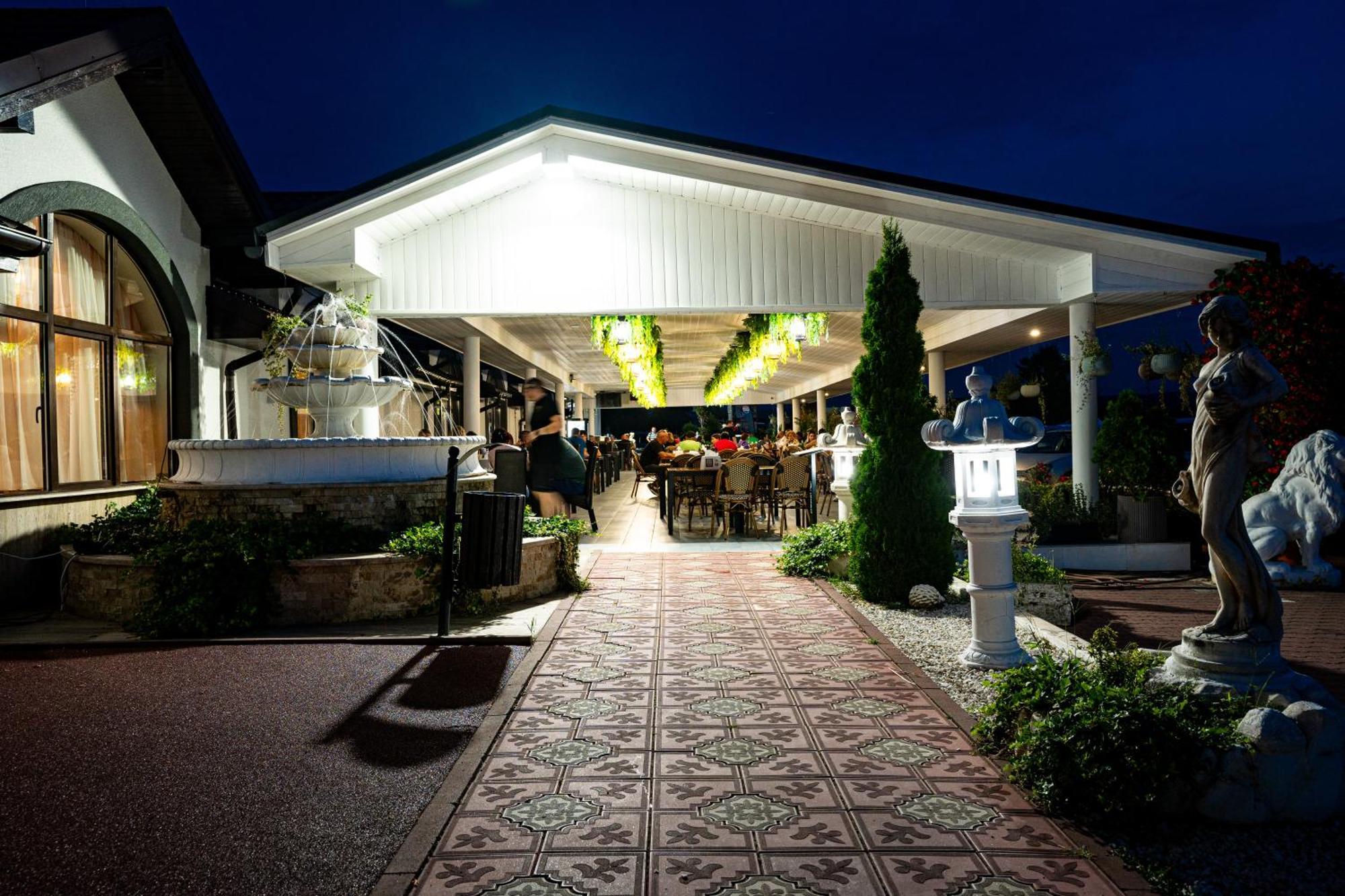 Hanul Domnesc Imperial Hotel & Spa Călan エクステリア 写真